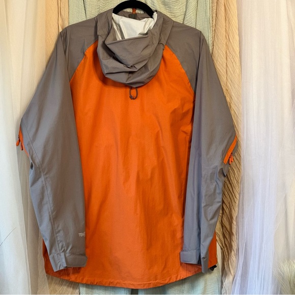 L.L. Bean Men’s Gray/Orange jacket (Size M) Waterproof, Windproof! - Picture 7 of 12